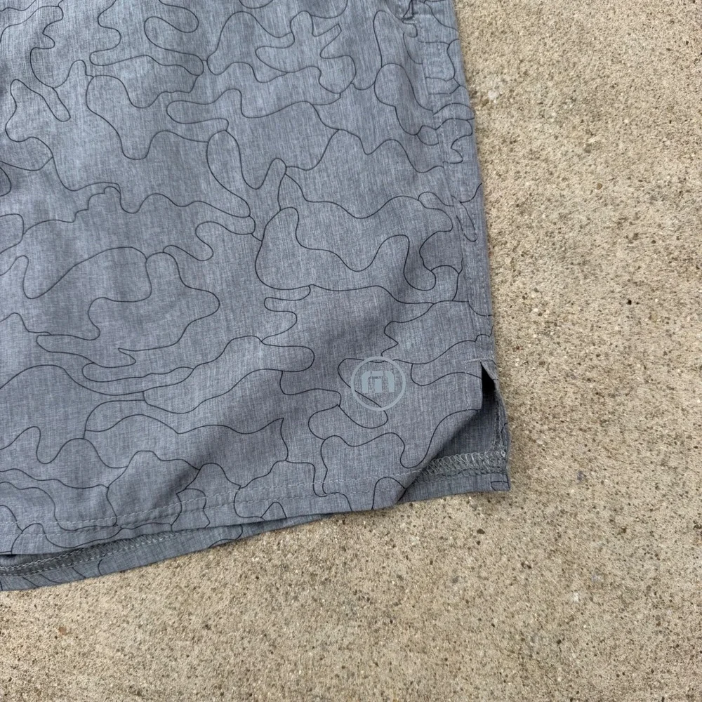 TRAVISMATHEW | Mens Active Performance Shorts XL Grey Topo Print Athleisure - Picture 2 of 8